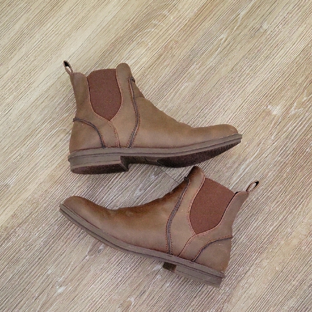 Brown Chelsea Style Boots
